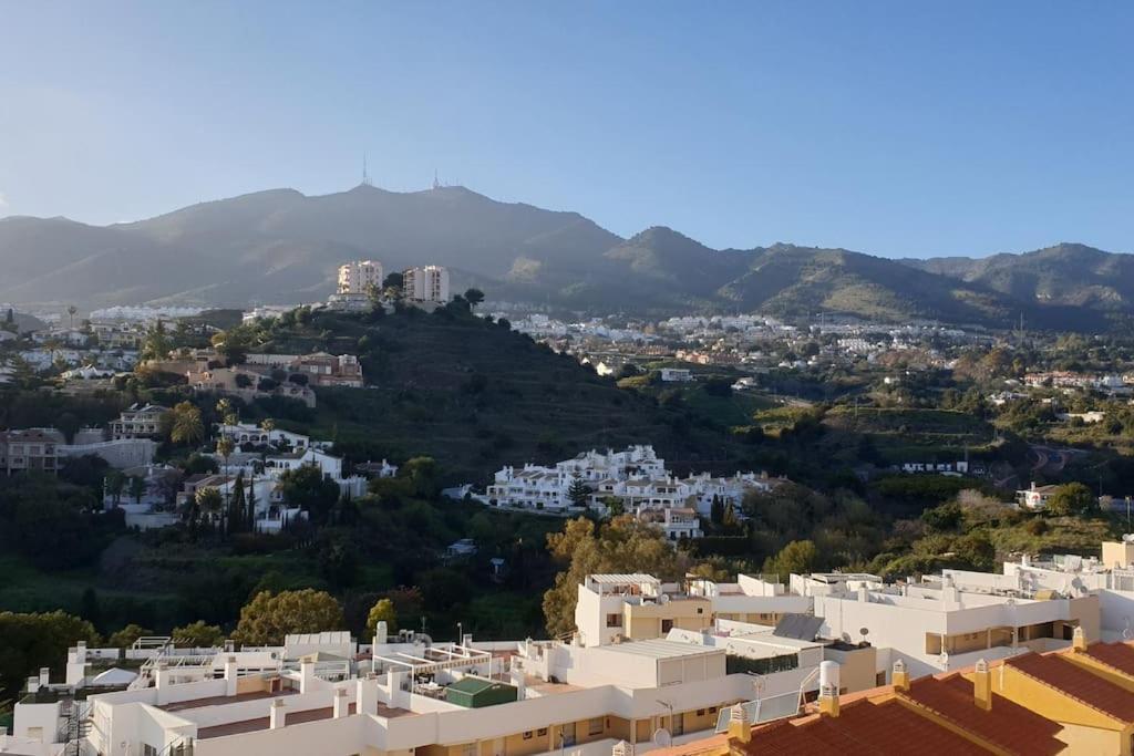 Luxury Penthouse With Sea&Mountain Views & Hot Tub - Tranquility & Rest Apartment Benalmádena Exterior photo