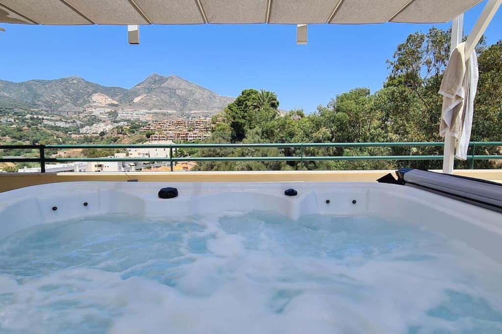 Luxury Penthouse With Sea&Mountain Views & Hot Tub - Tranquility & Rest Apartment Benalmádena Exterior photo